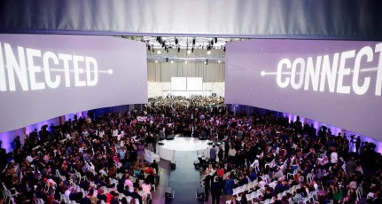 Large Venue Screen Projection