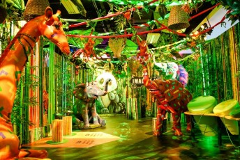 Seamless AV-Drop Modular backdrop graphic print for jungle themed experience